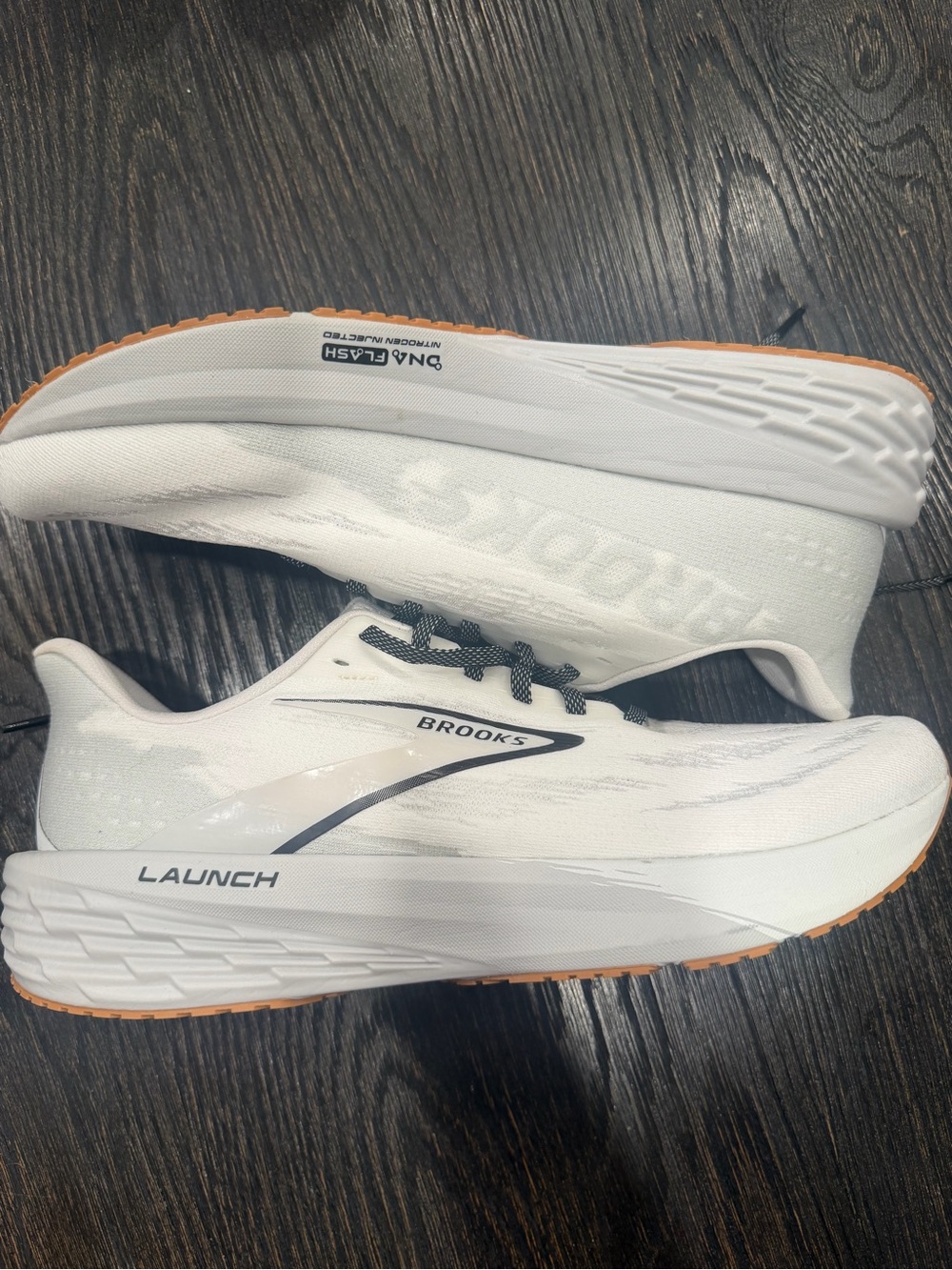 Brooks Mens' Launch11 Road Running Shoes - White/Grey/Black size 11